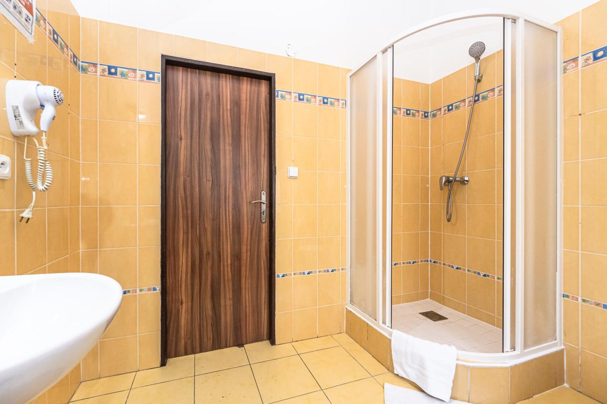 Apartments Kamenicka 23 Prague Exterior photo